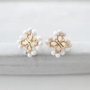 Clover Earstuds / White Howlite