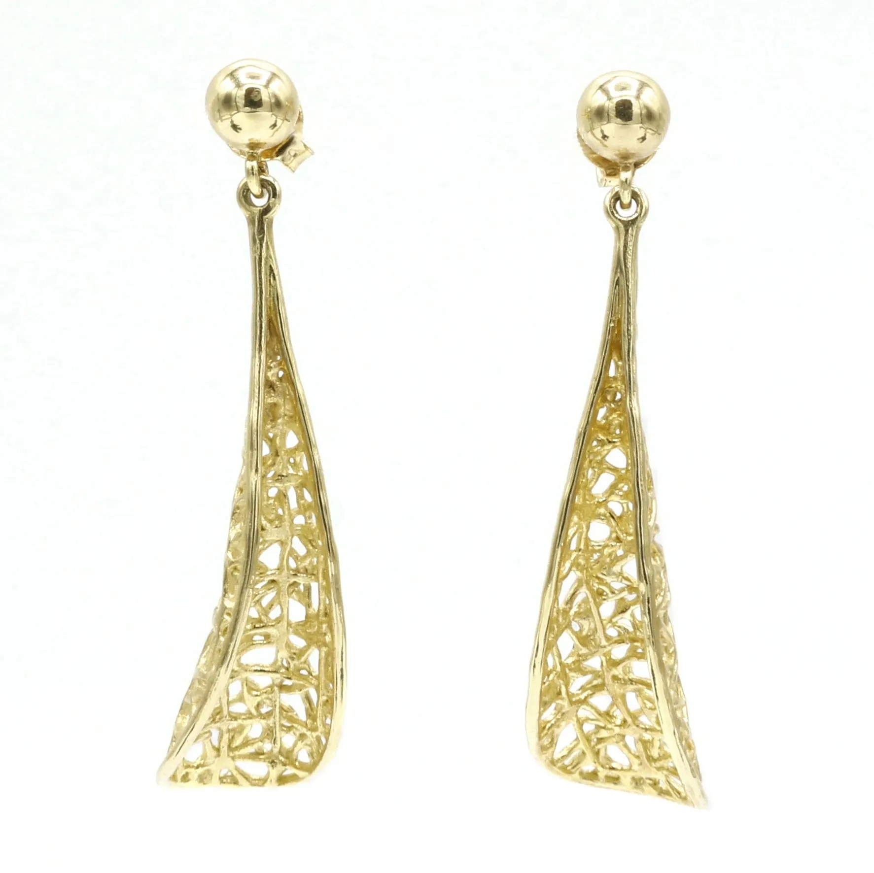 Curved grid shape gold earrings