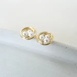 Estelle Earstuds / White Shell Pearl