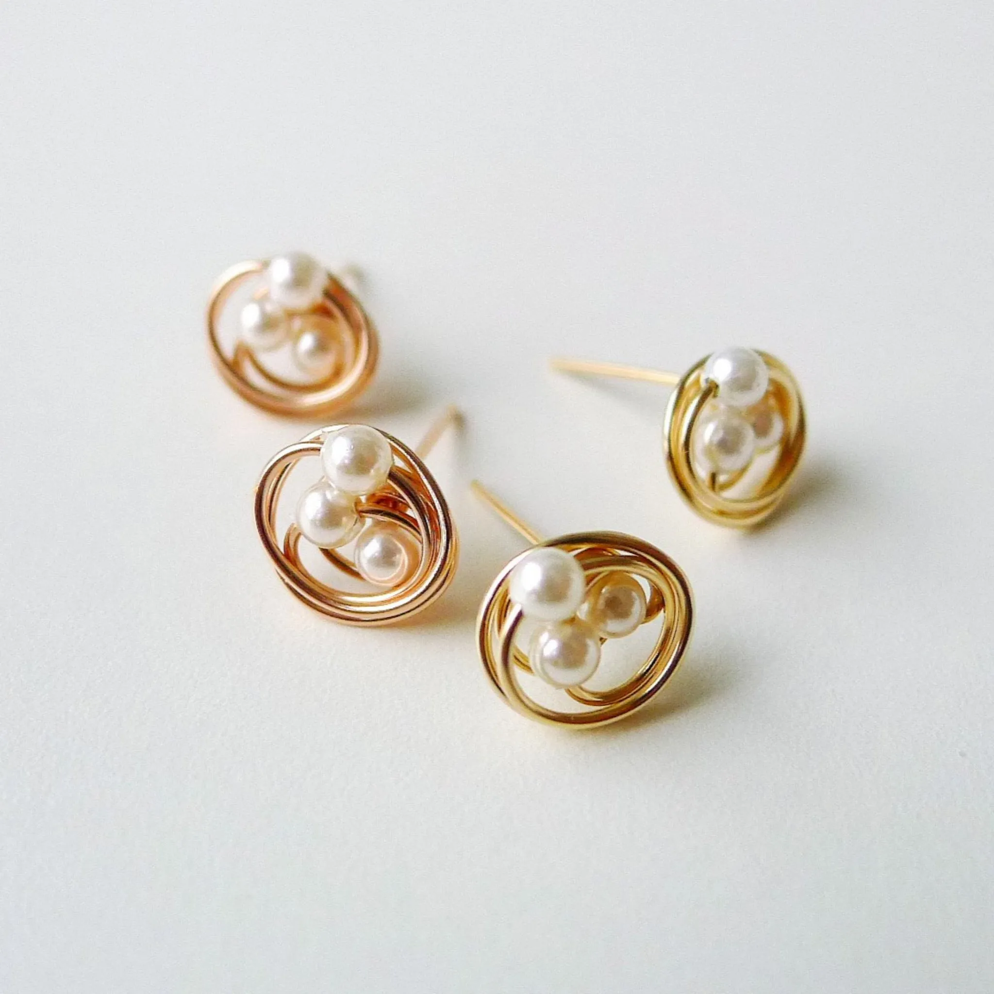 Estelle Earstuds / White Shell Pearl