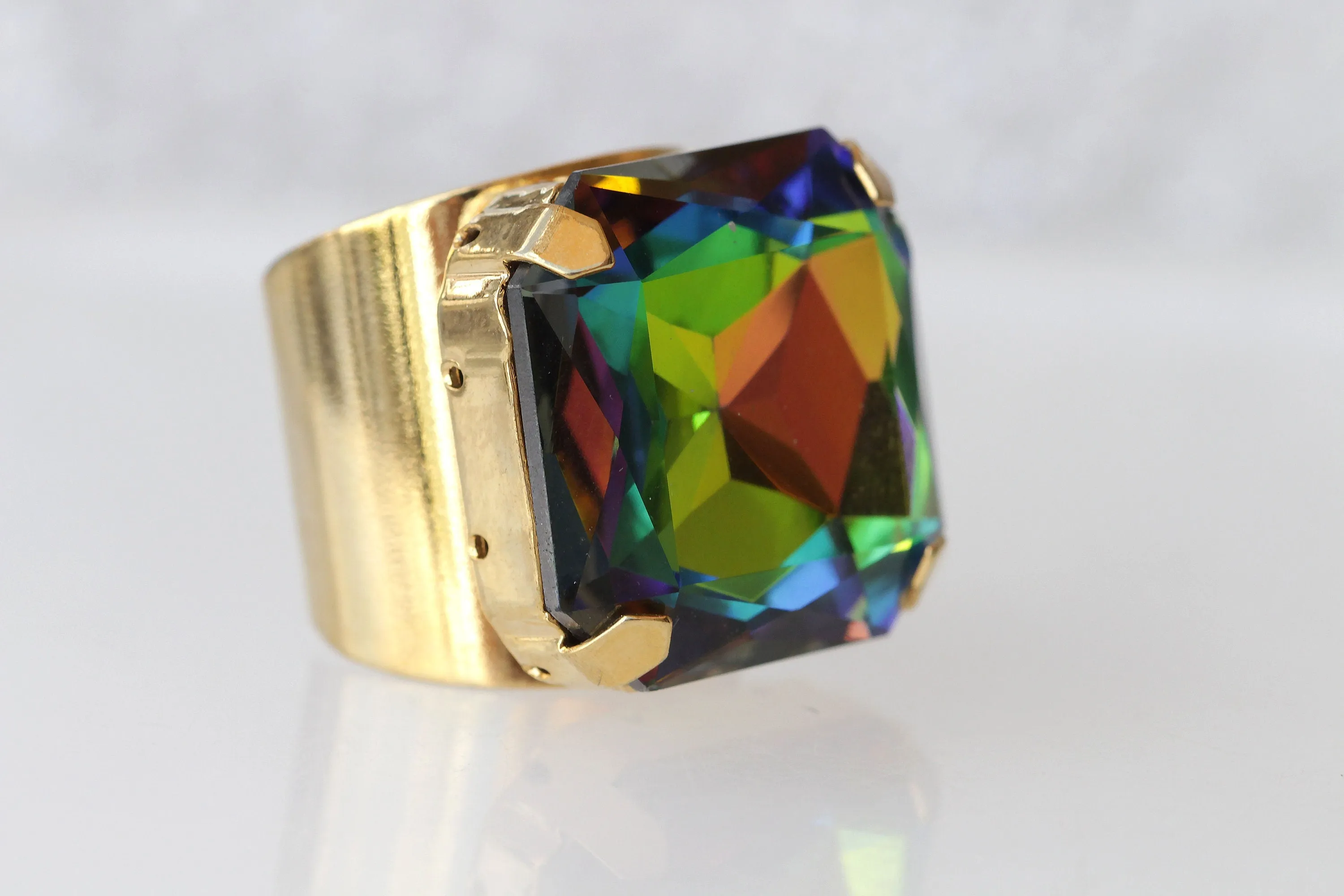 GREEN GOLD RING