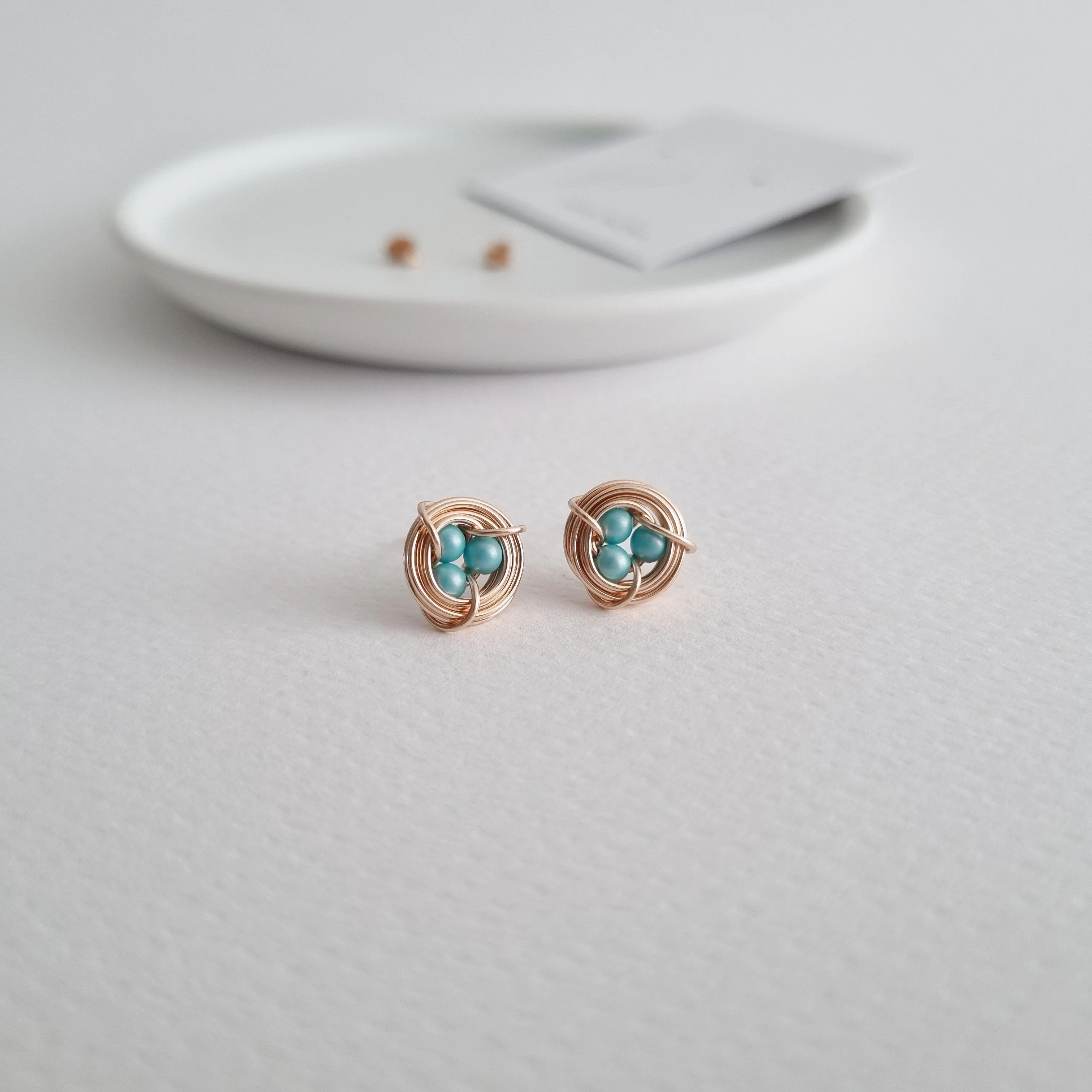 Robin's Nest Earstuds / Blue Pearls