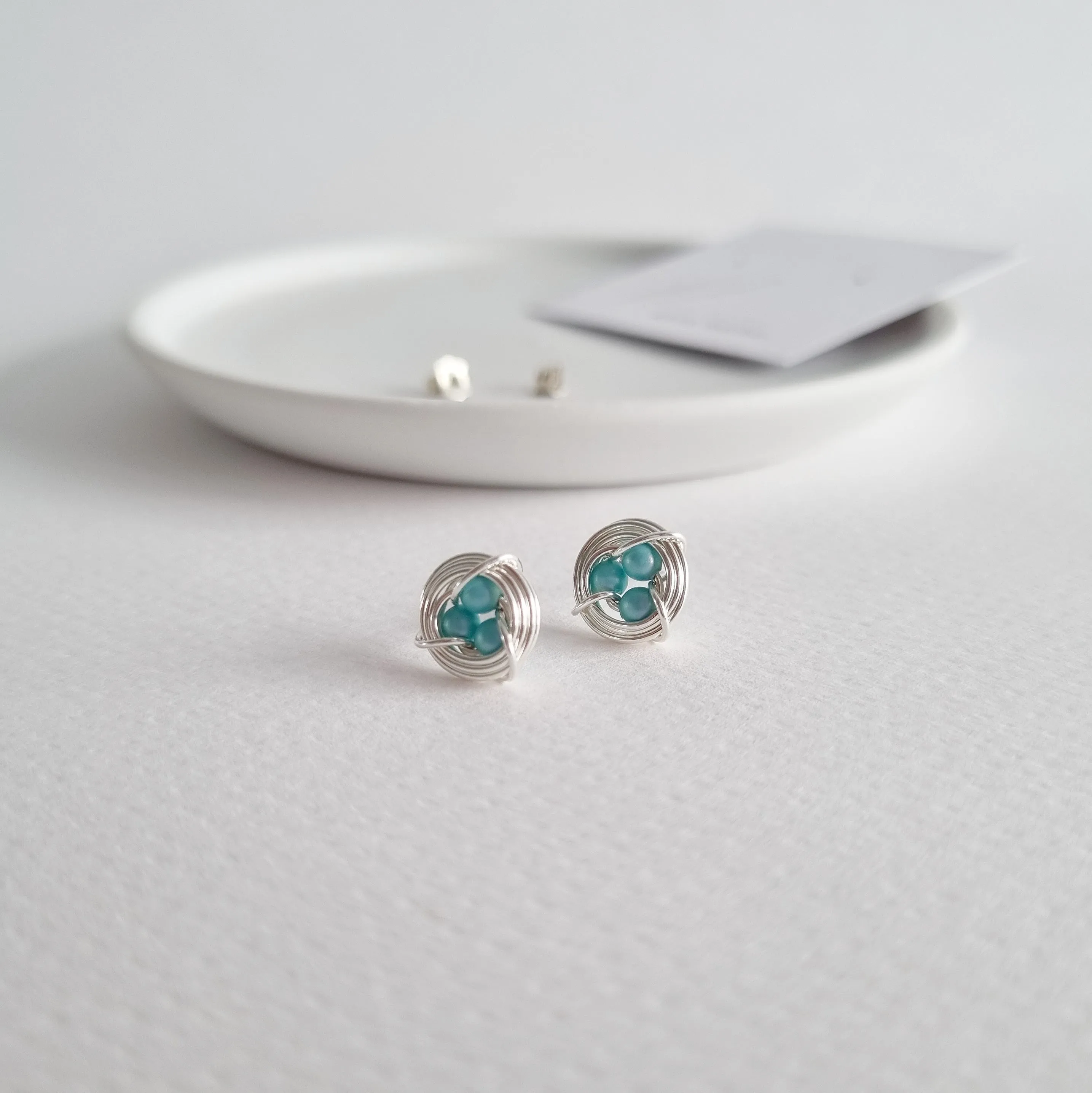 Robin's Nest Earstuds / Blue Pearls