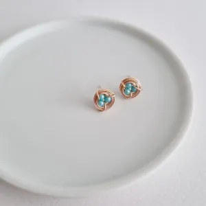 Robin's Nest Earstuds / Blue Pearls