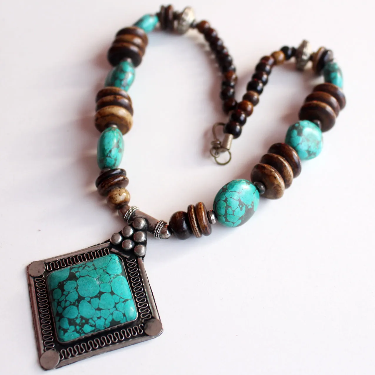 White Metal Faux Turquoise Pendant Necklace