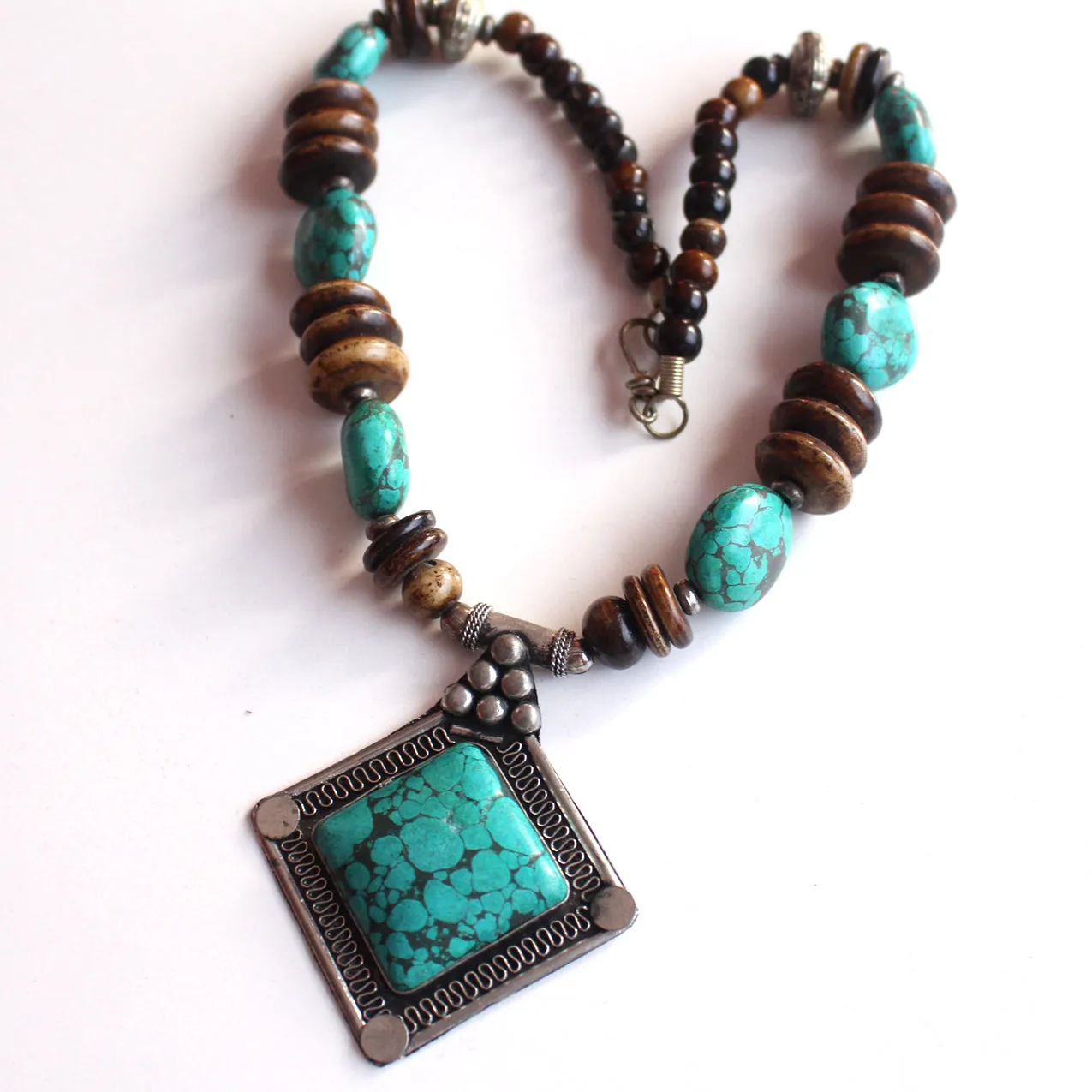 White Metal Faux Turquoise Pendant Necklace